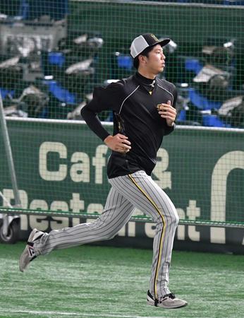 アップをする才木（撮影・佐々木彰尚）