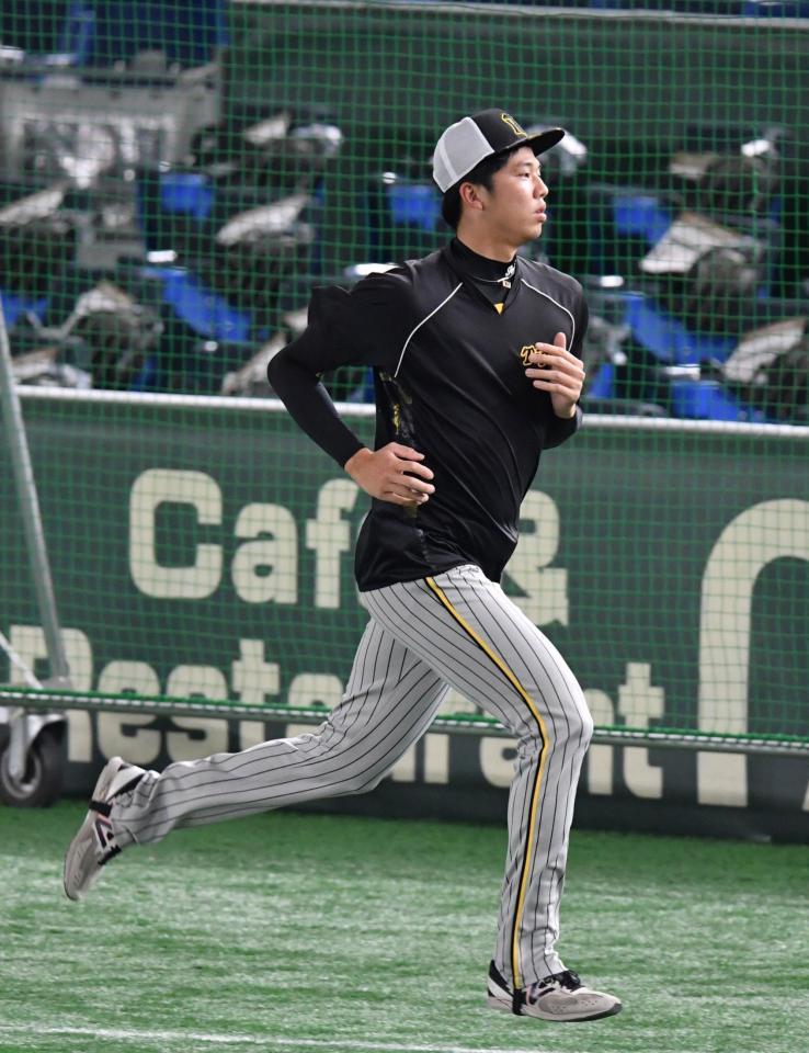 アップをする才木（撮影・佐々木彰尚）