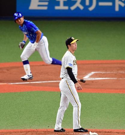 　２回、青柳は今永に適時打を許す（撮影・山口登）