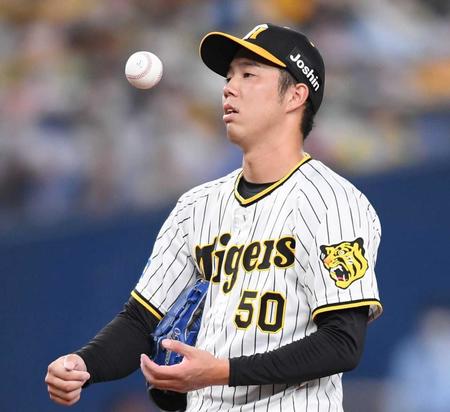 ２回、投手の今永に適時打を許し、ぼう然とする青柳（撮影・田中太一）