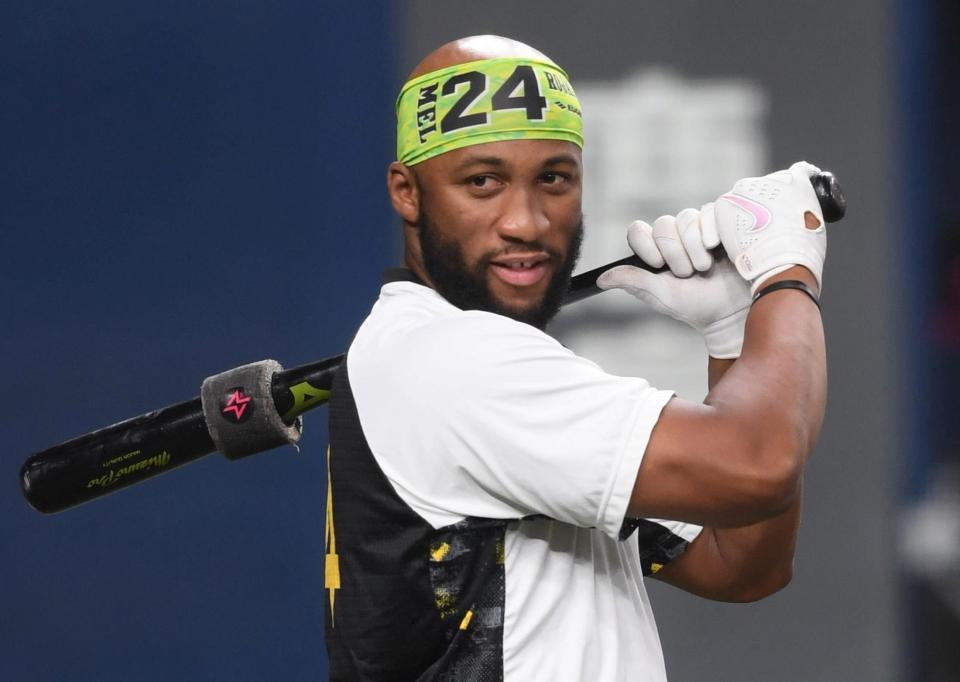 　打撃練習を待つロハス（撮影・田中太一）