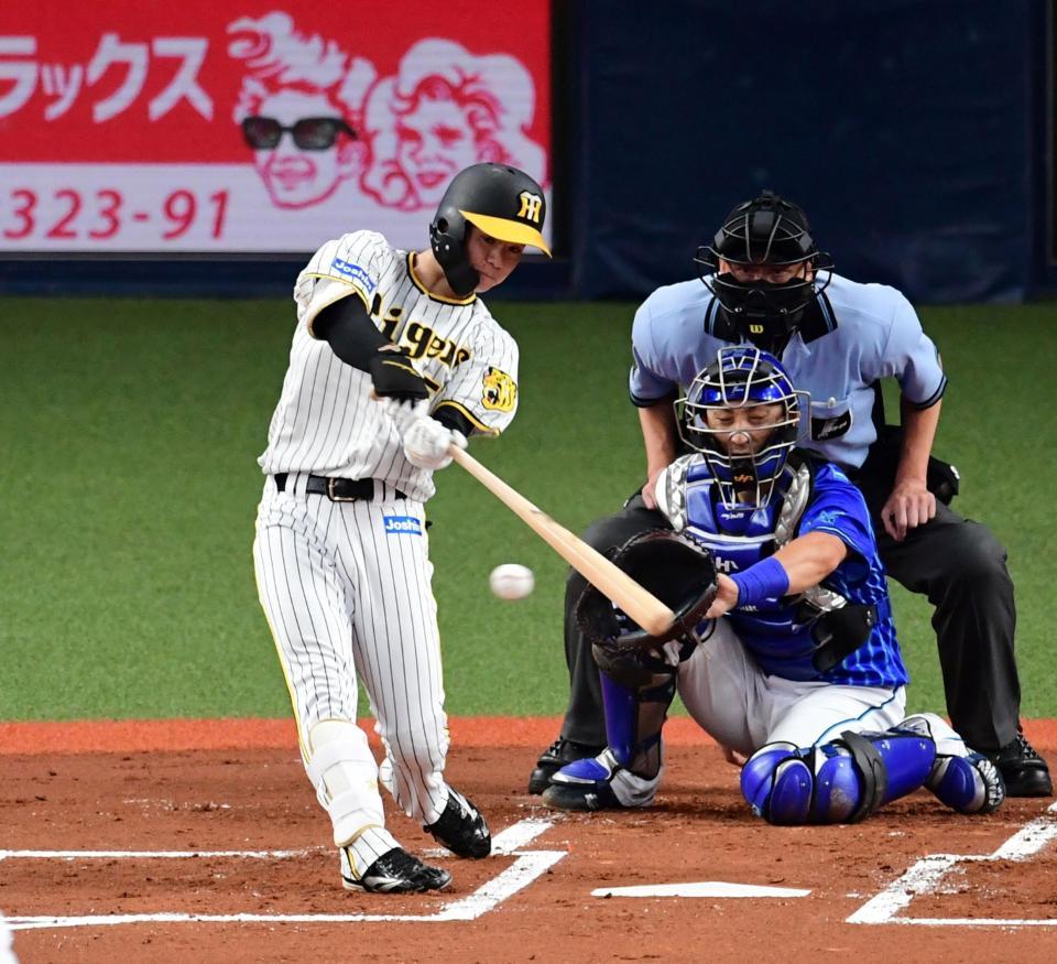 　１回、中野は二塁内野安打を放つ（撮影・山口登）