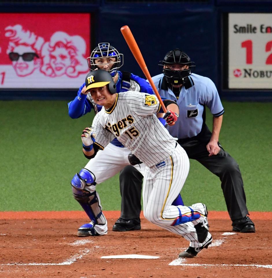 　３回、西純は内野安打を放つ（撮影・山口登）