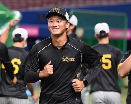 １軍に合流し、ハツラツと練習する森木（撮影・田中太一）