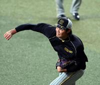 　キャッチボールする藤浪（撮影・山口登）