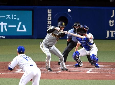 　３回、島田は送りバントを失敗する（撮影・山口登）