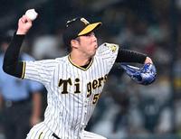 ４回、小雨が降る中、投げ込む青柳（撮影・田中太一）