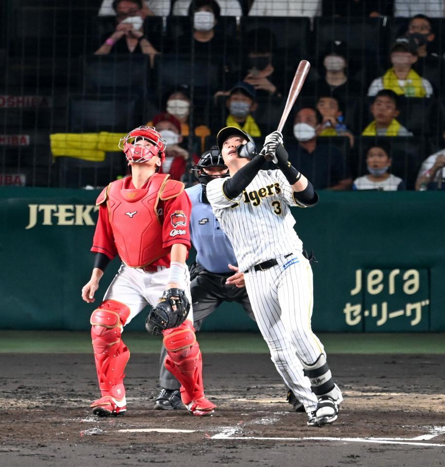 ４回、好機で大山は一邪飛に倒れる（撮影・山口登）