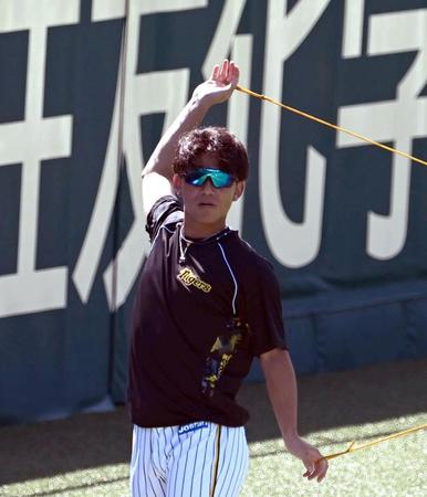 　登板に向け調整する伊藤将（撮影・山口登）