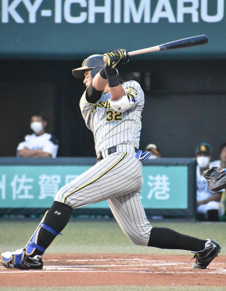 　左中間に今季８号となる先制２ランを放つ井上