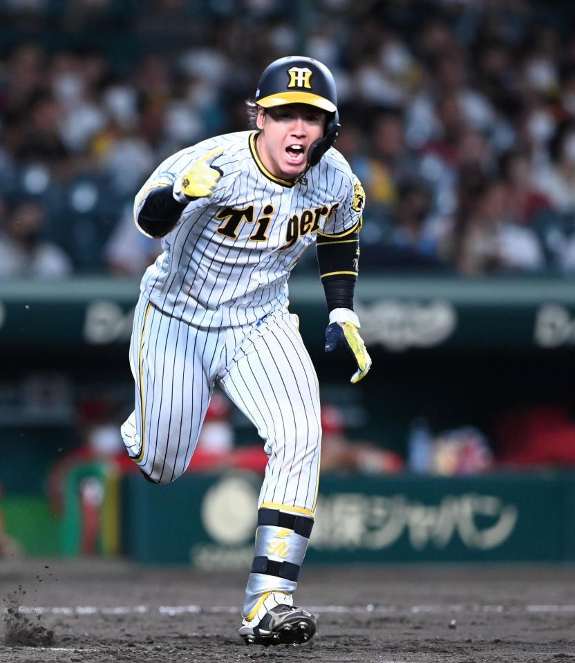 　４回、２点タイムリーを放ち雄叫びを上げる梅野（撮影・飯室逸平）