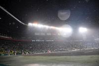 　雨が強まる甲子園（撮影・飯室逸平）