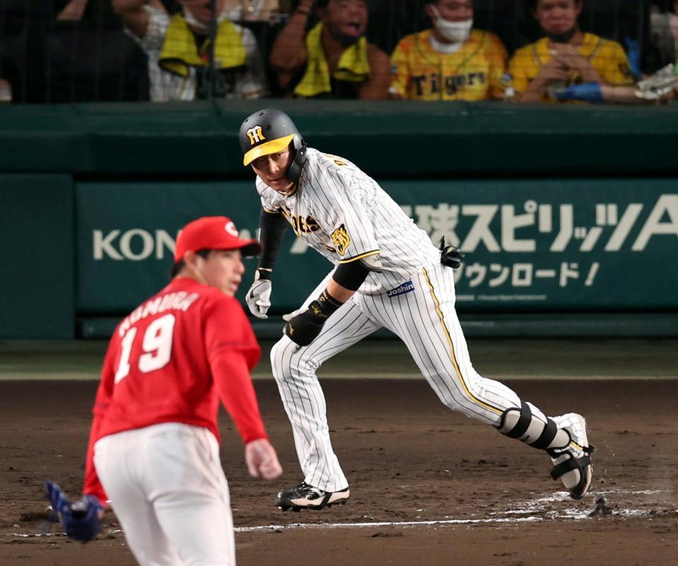 　３回、大山は左前に先制適時打を放つ（投手・野村）＝撮影・山口登