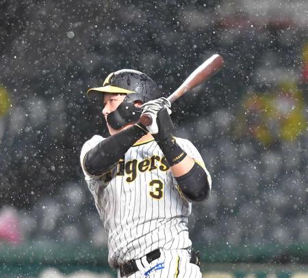 　６回、中前に適時打を放つ大山