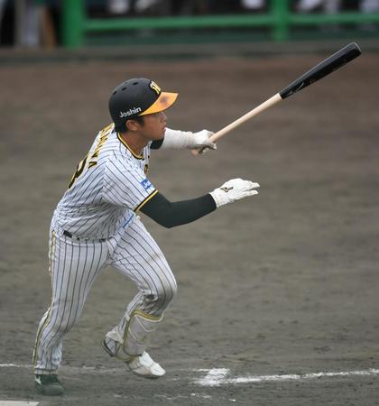 ９回、２ランを放つ中川（撮影・石井剣太郎）
