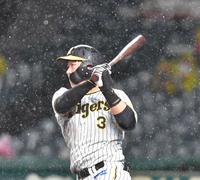 　６回、中前に適時打を放つ大山