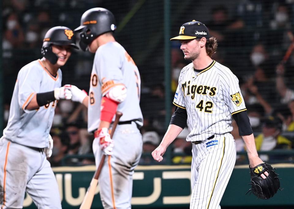 ９回、中島に同点打を許したケラー（撮影・田中太一）