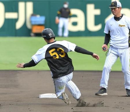 　試合前、走塁練習する島田（撮影・北村雅宏）