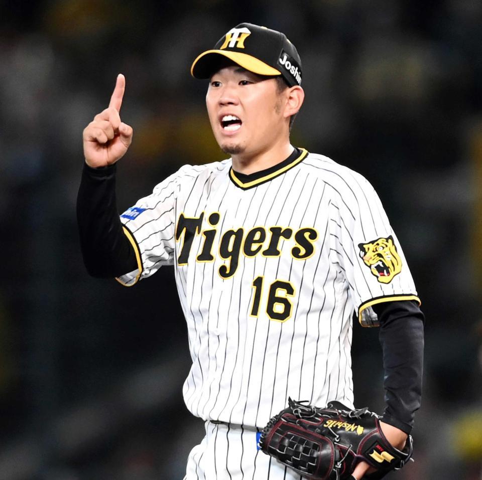 　５回、野手陣に声をかける西勇（撮影・田中太一）