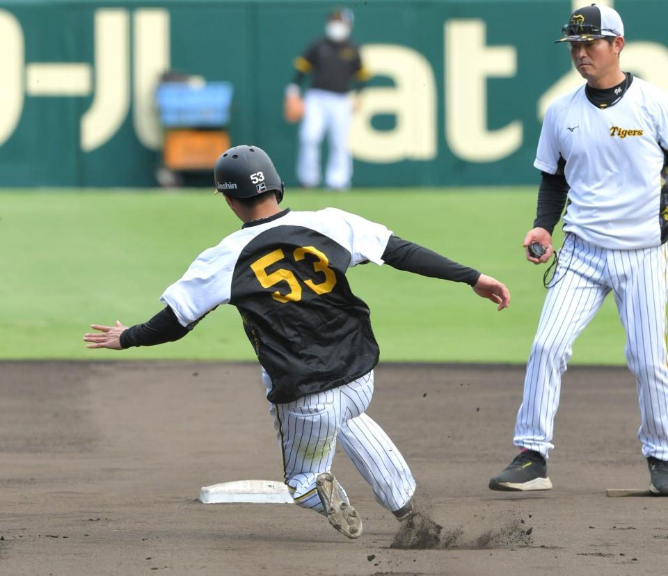 　試合前、走塁練習する島田（撮影・北村雅宏）