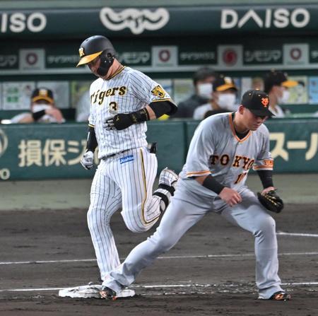 　４回、併殺打に倒れる大山（撮影・飯室逸平）