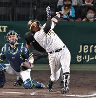 　７回、同点タイムリーを放つマルテ（撮影・飯室逸平）