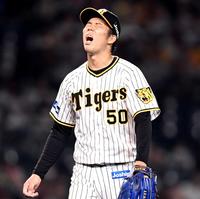 ５回、逆転を許し顔をしかめて悔しがる青柳（撮影・田中太一）