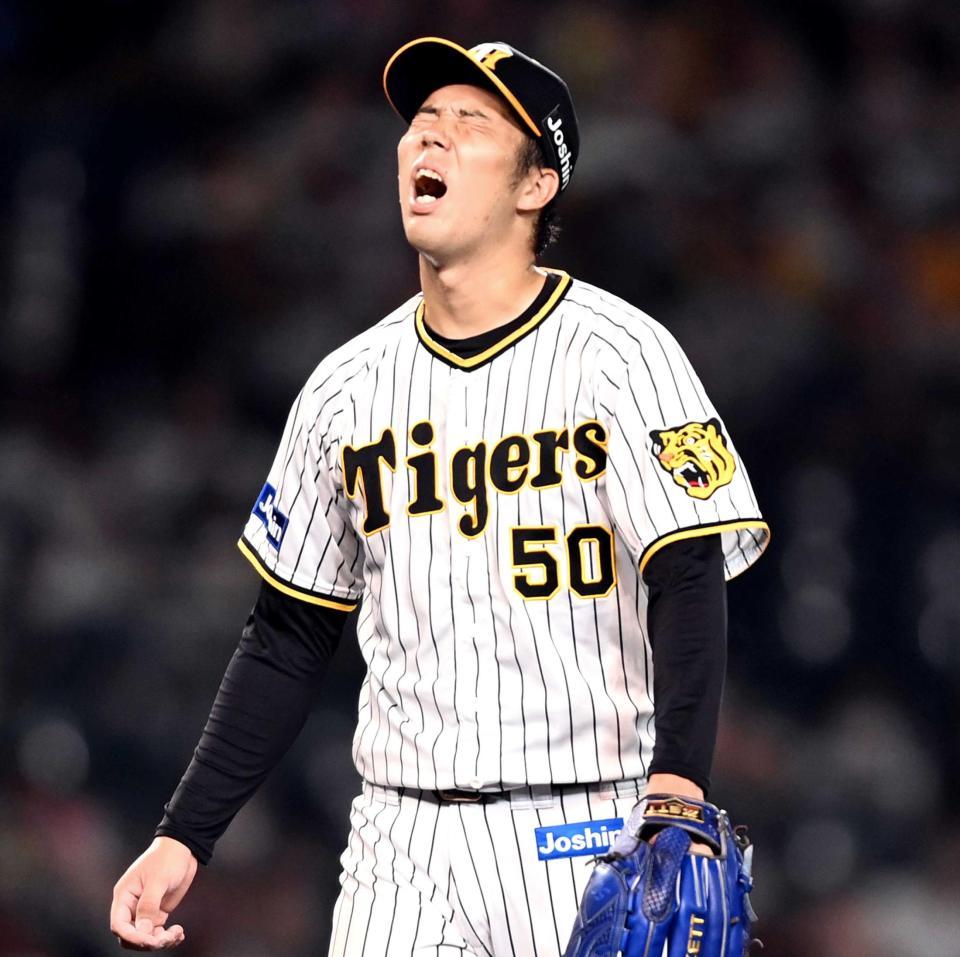 ５回、逆転を許し顔をしかめて悔しがる青柳（撮影・田中太一）