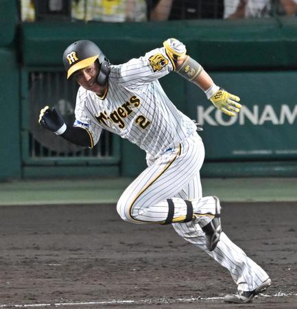 　４回、２点タイムリーを放つ梅野（撮影・飯室逸平）