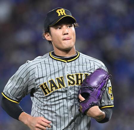 　５回、勝ち越しを許し、途中降板する藤浪（撮影・田中太一）