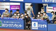 　ＤｅＮＡに敗れベンチを後にする矢野監督と静まり返る阪神ナイン