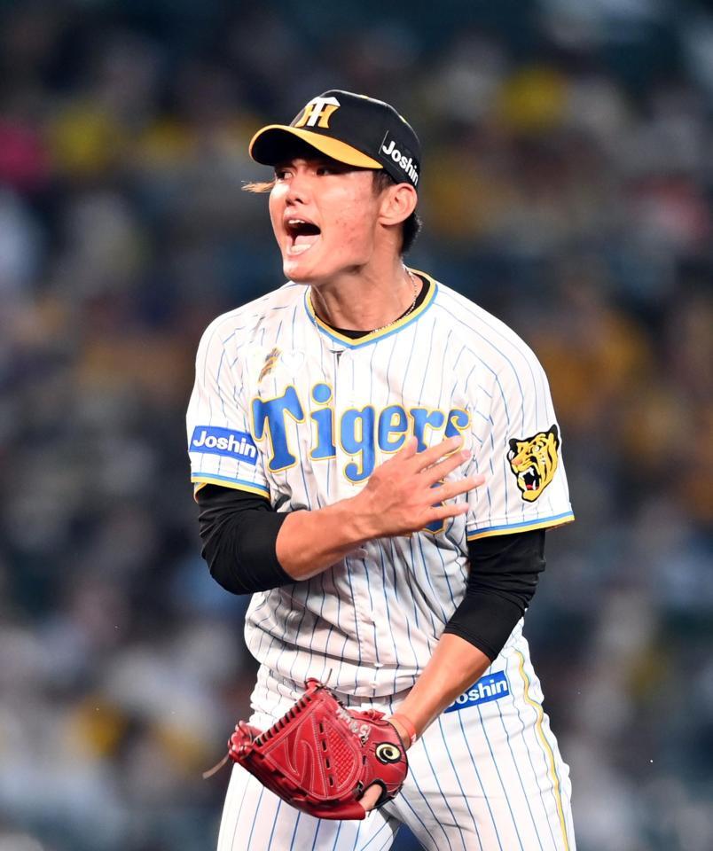 　１回、西純はマルティネスを空振り三振に打ち取り雄たけびをあげる（撮影・山口登）