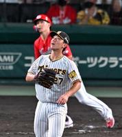 　５回、伊藤将は西川に同点ソロを許す（撮影・山口登）