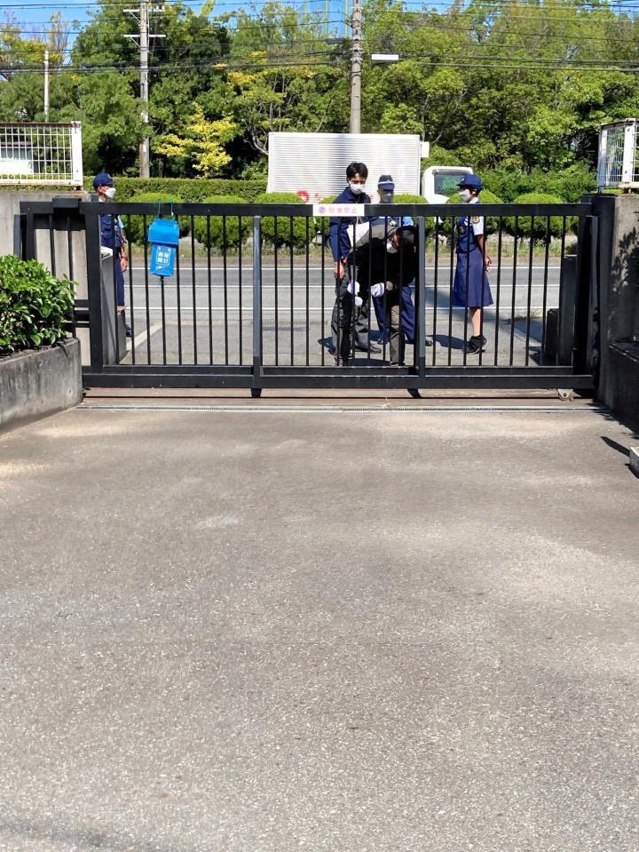 　鳴尾浜球場に出動した警察官