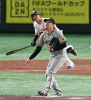 　５回、吉川に右中間適時二塁打を浴びた西勇（撮影・佐々木彰尚）