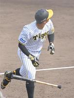 　３回、ソロを放つ井上（撮影・高部洋祐）