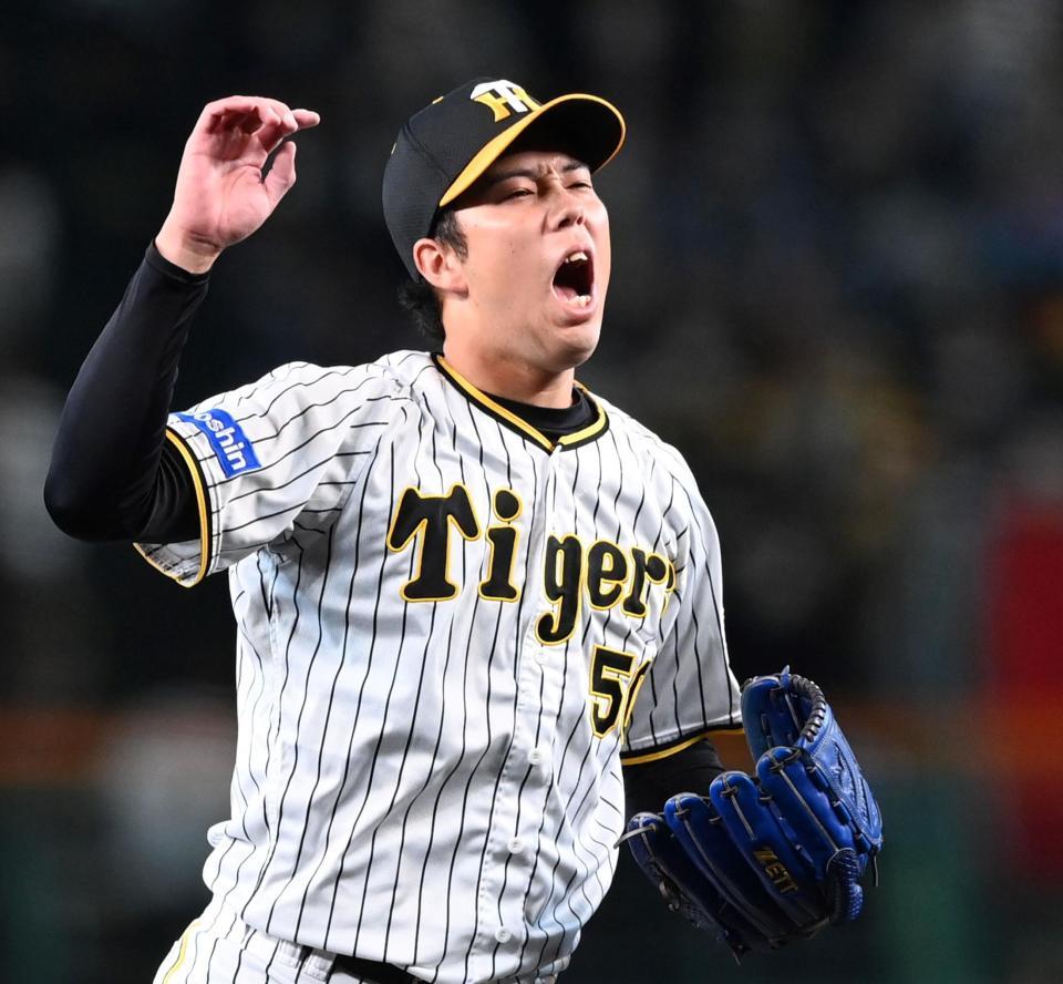 　制球が定まらず、声を上げ悔しがる青柳（撮影・飯室逸平）