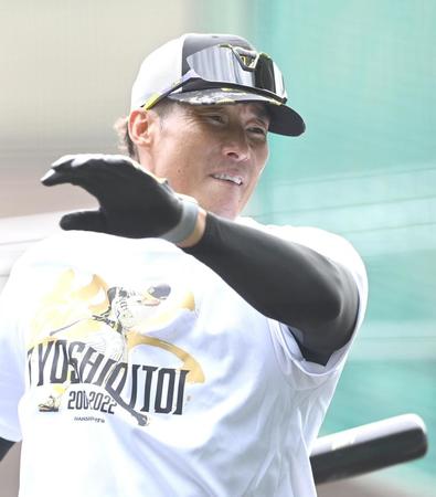 　打撃練習する糸井（撮影・飯室逸平）