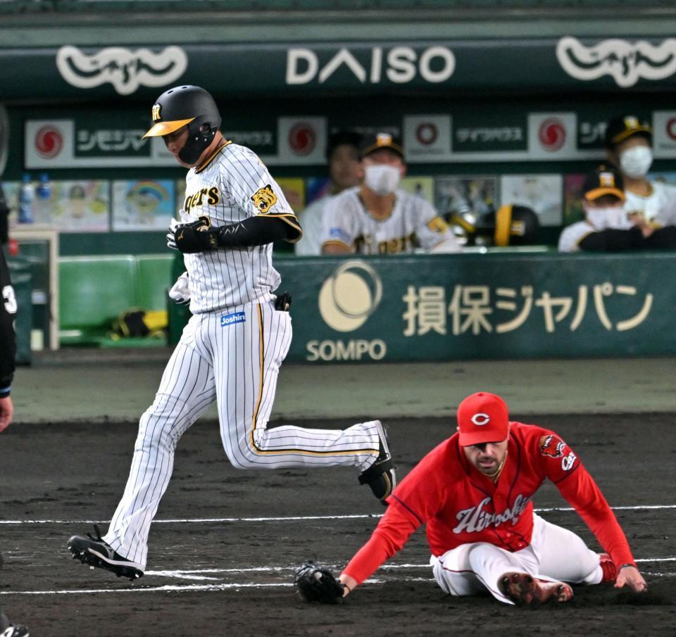 　３回、大山は併殺に倒れる（撮影・山口登）