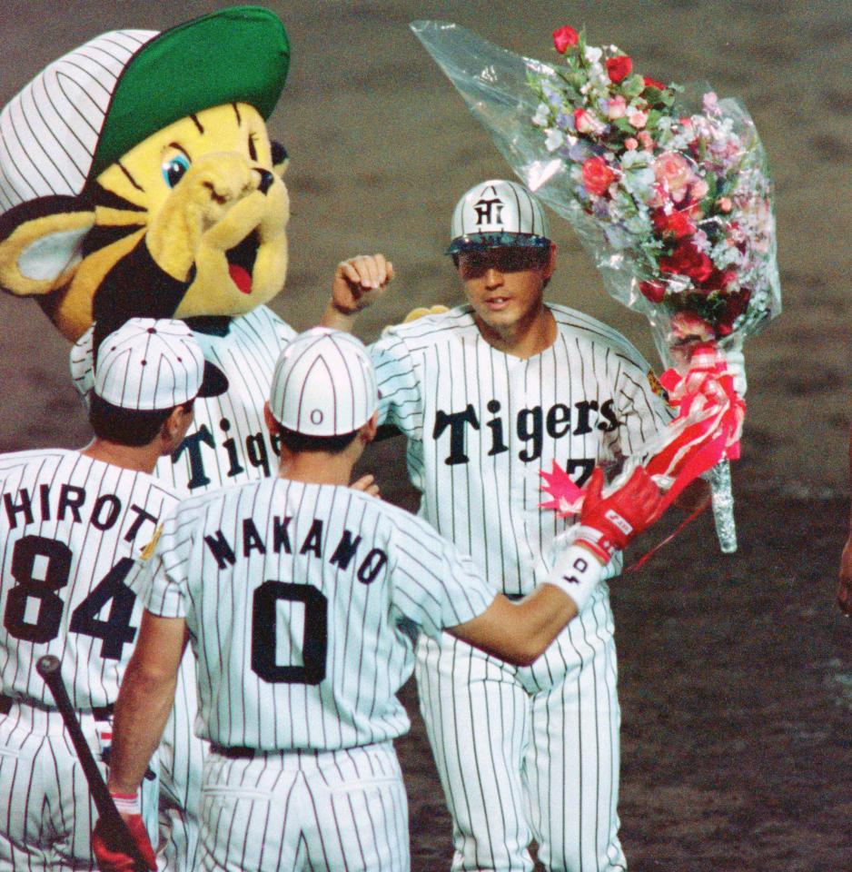 糸井が子どもの頃観戦した巨人戦で、プロ通算２５０号を放った真弓＝８９年７月２３日