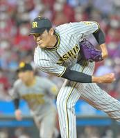 　５回裏に３番手で登板して力投する藤浪（撮影・立川洋一郎）