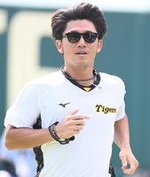 　走り込む伊藤将（撮影・田中太一）