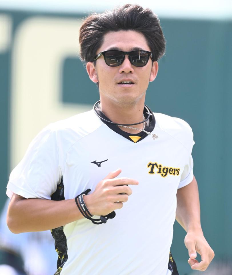 　走り込む伊藤将（撮影・田中太一）