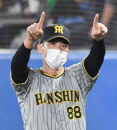 　目を潤ませ、関東の阪神ファンに別れを告げる矢野監督（撮影・西岡正）