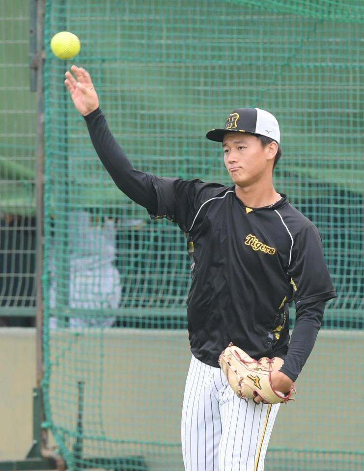 　キャッチボールする森木（撮影・石井剣太郎）