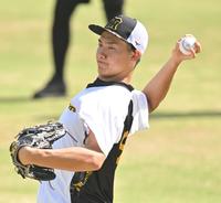 　キャッチボールする湯浅（撮影・吉澤敬太）