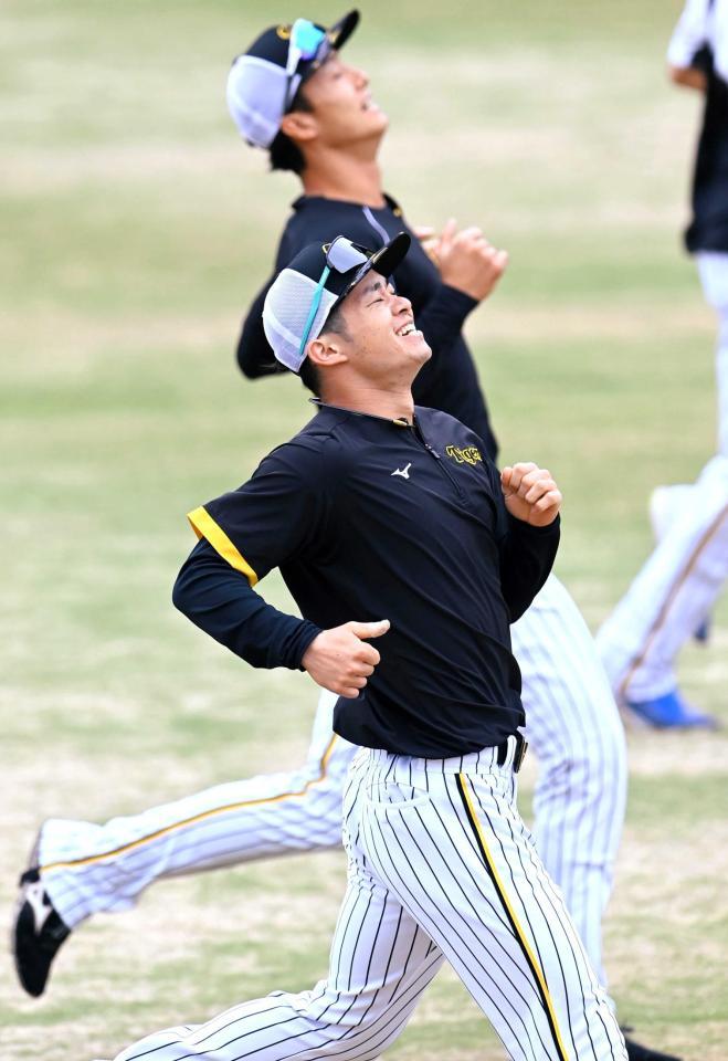 　充実した表情でダッシュする中野（撮影・飯室逸平）