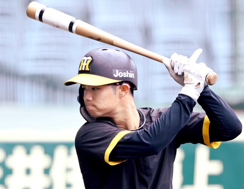 　打撃練習をする中野