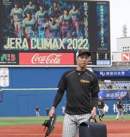 　練習を終え、引き揚げる青柳（撮影・田中太一）