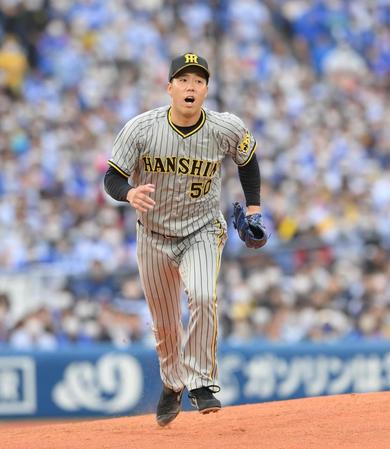 　６回、佐野を一邪飛に打ち取る青柳（撮影・堀内翔）